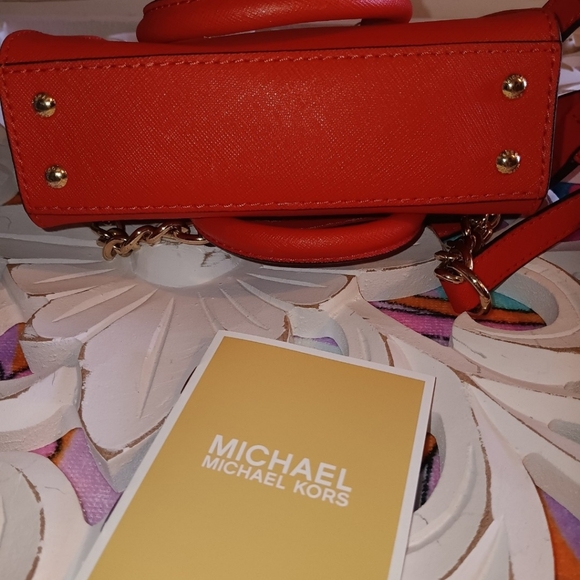 BEAUTIFUL! MICHAEL KORS SAFFIANO LEATHER MINI HAMILTON CROSSBODY BAG NWOT! - Picture 7 of 7